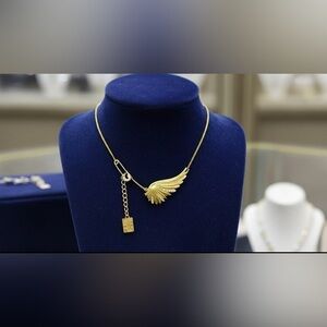 Rachel Roy angel wing 🪽 gold finish necklace w/crystals, logo tag 🏷️ safety-pin